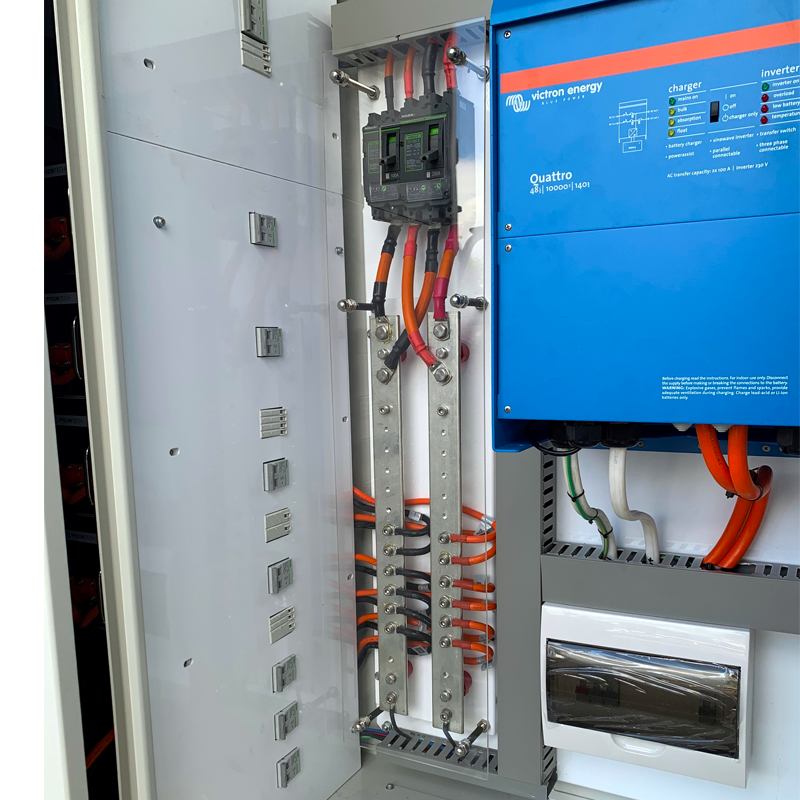 Integrated busbars & escutcheon mounted circuit breakers